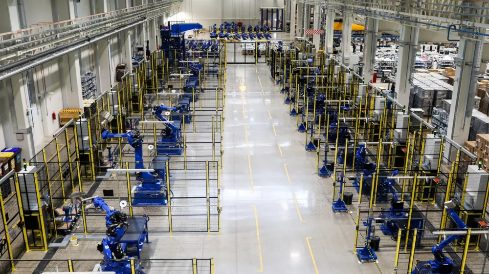 - tovarna Yaskawa v Kočevju.- 24.04.2024. Slovesnost ob položitvi temeljnega kamna za gradnjo dveh objektov podjetja Yaskawa - novega Evropskega robotskega distribucijskega centra in nove stavbe za inženiring in proizvodnjo robotskih sistemov v Kočevju.//FOTO: Bojan Velikonja