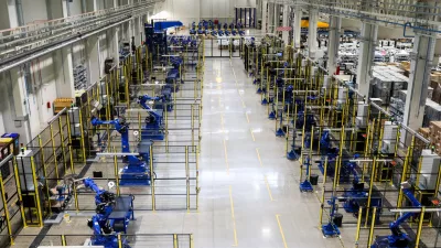 - tovarna Yaskawa v Kočevju.- 24.04.2024. Slovesnost ob položitvi temeljnega kamna za gradnjo dveh objektov podjetja Yaskawa - novega Evropskega robotskega distribucijskega centra in nove stavbe za inženiring in proizvodnjo robotskih sistemov v Kočevju.//FOTO: Bojan Velikonja