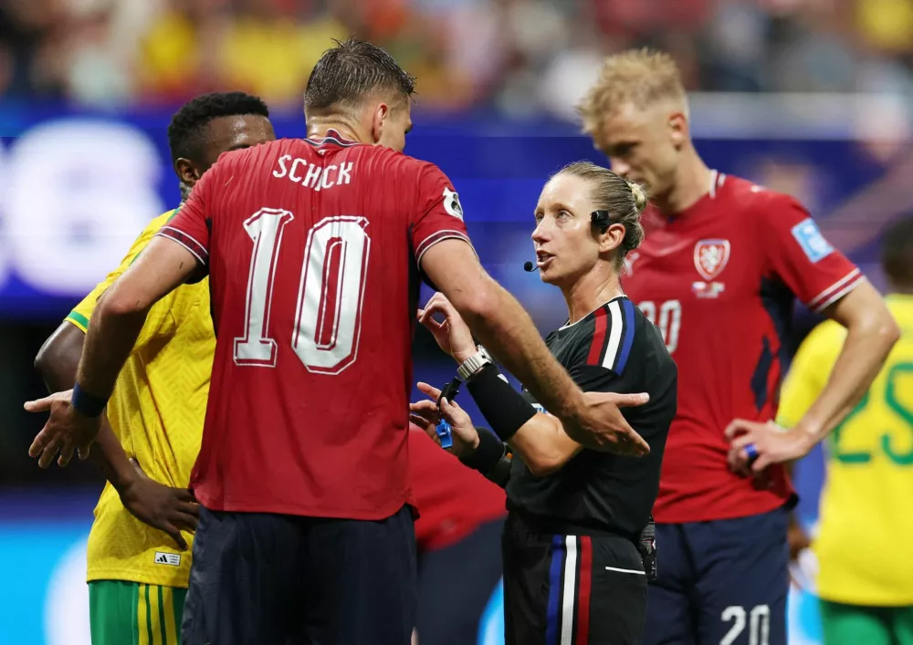 Soccer Football - FIFA World Cup 2026 - Group A - Czech Republic v South Africa - Atlanta Stadium, Atlanta, Georgia, U.S. - June 18, 2026 talks to Czech Republic's Patrik Schick remonstrates with referee Tori Penso REUTERS/Siphiwe Sibeko   TPX IMAGES OF THE DAY