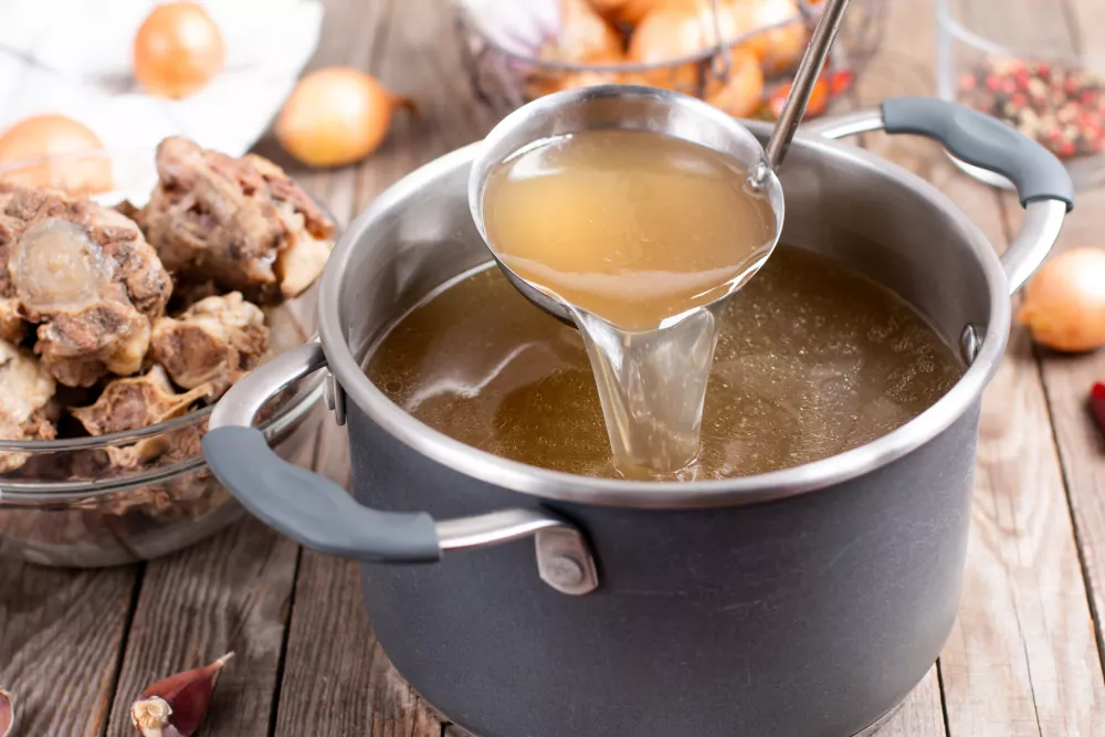 Goveja juha ima pri nas tradicijo. / Foto: Istock