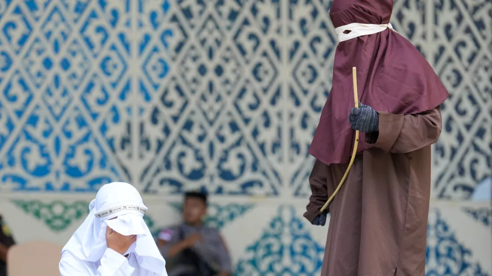 May 21, 2026, Banda Aceh, Aceh, Indonesia: A woman convicted of adultery and adultery was sentenced to 100 lashes in Banda Aceh, Aceh Province, Indonesia, on Thursday. The caning was imposed after she was found guilty of violating Aceh's Sharia law. The public caning served as a lesson and transparency in the implementation of punishment, guaranteed by the Aceh Qanun (Aceh Law), which was passed in 2014. (Credit Image: &copy; Muhammad Iqbal/ZUMA Press Wire)