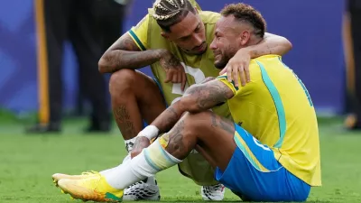Soccer Football - FIFA World Cup 2026 - Round of 16 - Brazil v Norway - New York New Jersey Stadium, East Rutherford, New Jersey, U.S. - July 5, 2026 Brazil's Neymar and Raphinha look dejected after the match as Brazil are eliminated from the World Cup IMAGN IMAGES via Reuters/James Lang   TPX IMAGES OF THE DAY