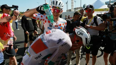 Cycling - Tour de France - Stage 2 - Barcelona to Tarragona - Barcelona, Spain - July 5, 2026 UAE Team Emirates XRG's Isaac Del Toro celebrates after winning stage 2 with UAE Team Emirates XRG's Tadej Pogacar REUTERS/Stephanie Lecocq/Pool