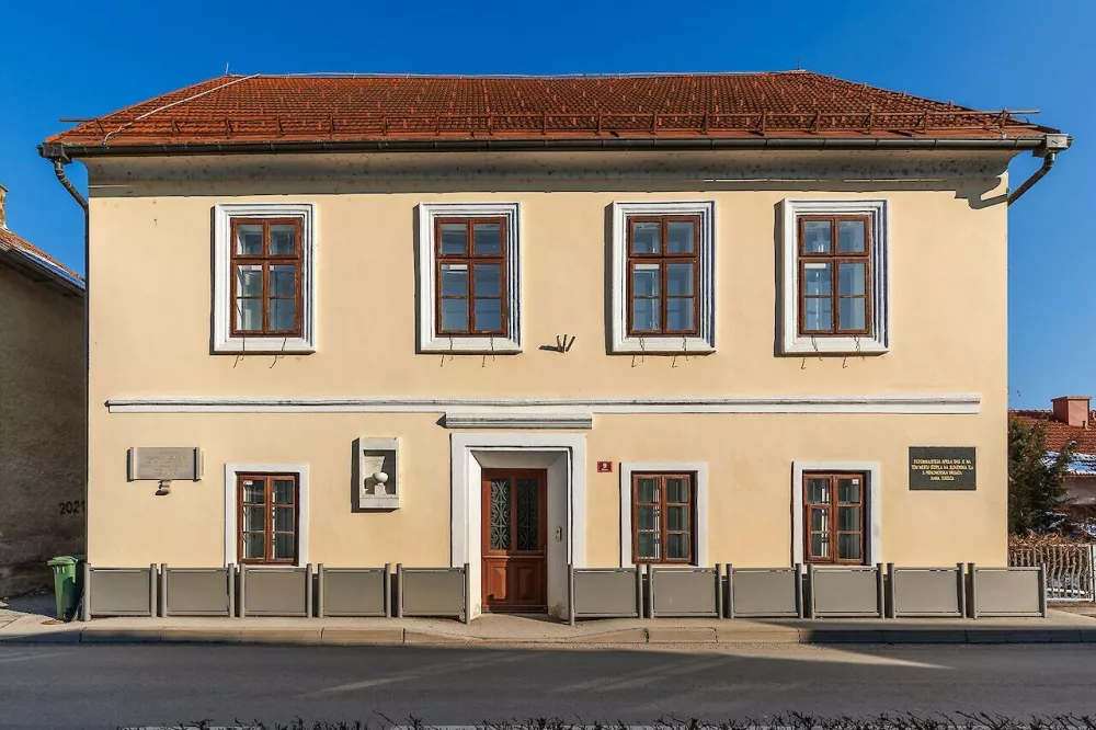 Rojstna hi&scaron;a Otona Župančiča v Vinici / Foto: Arhiv Ric Bela Krajina
