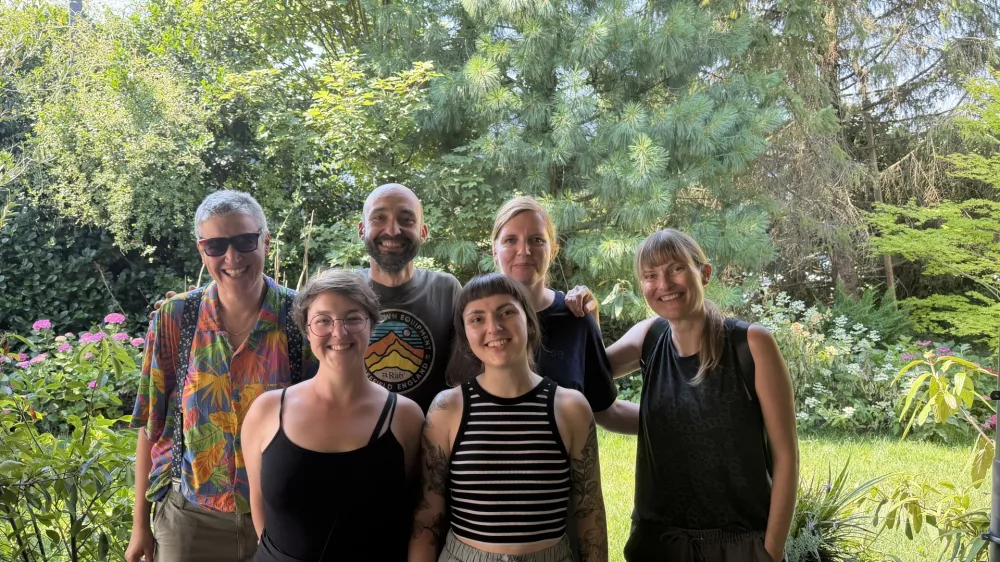 VigeVageKnjige 100Z leve proti desni zadaj (Anja Zag Golob, Nejc Golob, Iva Žele, Jerica &Scaron;emerl Harmel) Spredaj z leve proti desni (Zala Zagor&scaron;ek Golob in &Scaron;pela Žveglič) / Foto: Ga&scaron;per Straži&scaron;ar