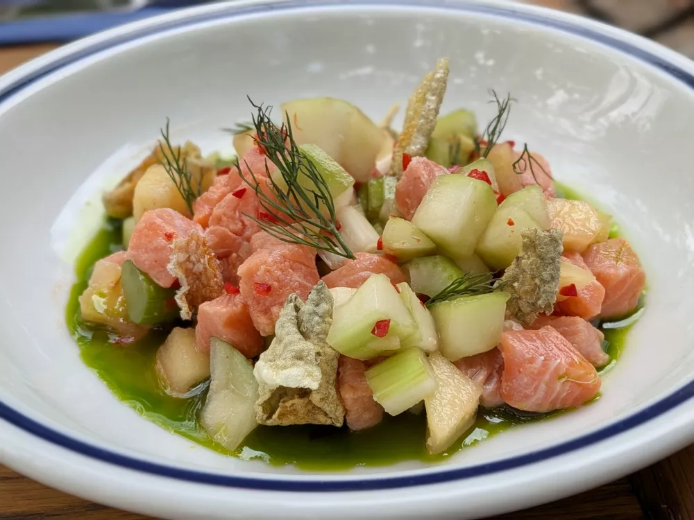 Ceviche postrvi, Restavracija Brlog