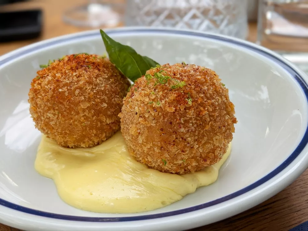 Arancina z rakci, Restavracija Brlog