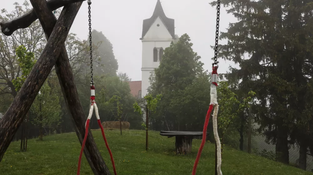 -29.04.2026. - Cerkev Sv Miklavž, Kuren nad Vrhniko.//FOTO: Bojan Velikonja