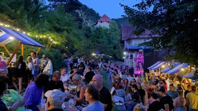 Večerni utrip v parku Europa je povezal Kamnik z naključnimi obiskovalci festivala. Foto: Vesna Levičnik