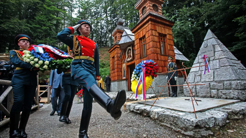 - spominska slovesnost ob 95. obletnici Ruske kapelice pod Vr&scaron;ičem- Ruska kapelica/// Foto: Matej Pov&scaron;e
