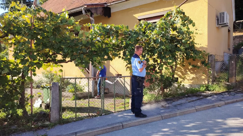 Policisti na območju La&scaron;kega preiskujejo sumljivo smrt. Foto: Mojca Marot