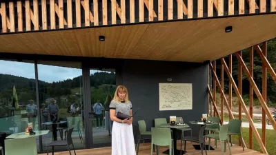 V okviru Družinskega parka Log so uredili nov gostinski paviljon in mrežni poligon med kro&scaron;njami. F MGD&Scaron;