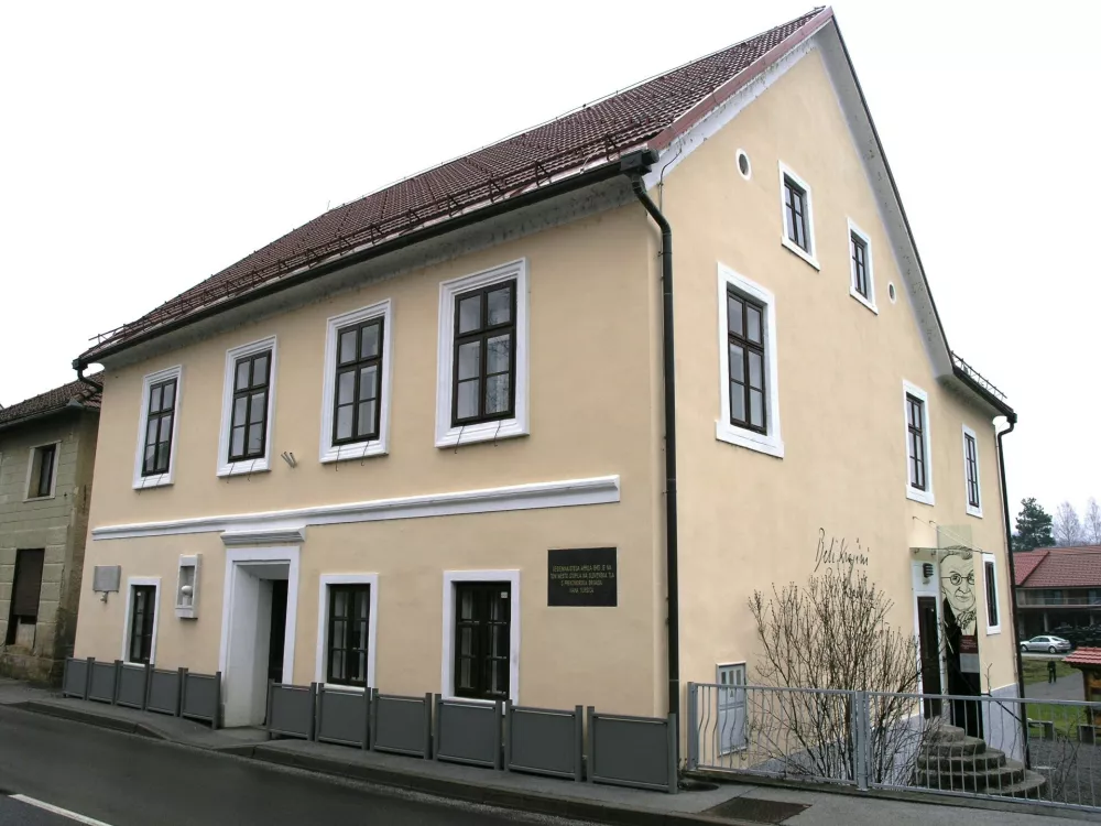 Spominska hi&scaron;a Otona Župančiča. F RIC Bela krajina