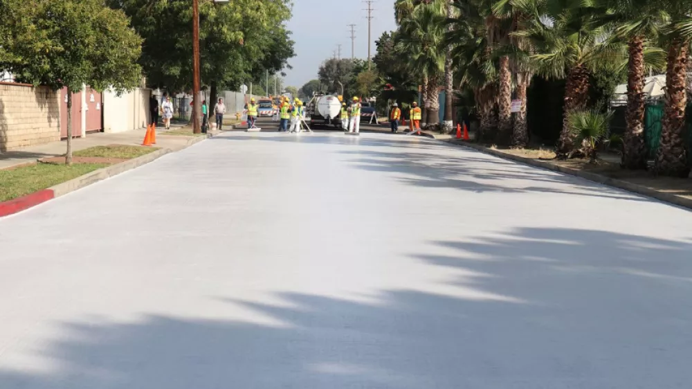 Los Angeles, barvanje cest v belo. Foto: Komunala LA