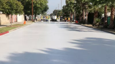 Los Angeles, barvanje cest v belo. Foto: Komunala LA