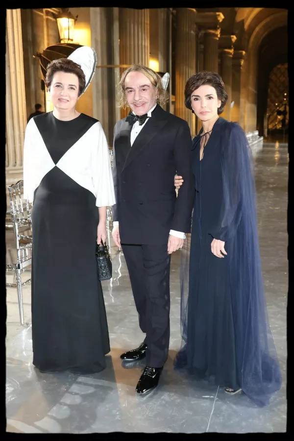 Exclusif - Laurence des Cars, directrice du mus&eacute;e du Louvre, John Galliano, Rachida Dati, ministre de la Culture au d&icirc;ner organis&eacute; &agrave; l'issue du vernissage de l'exposition "Louvre Couture, Objets d'Art, Objets de mode" &agrave; Paris en marge de la fashion week PAP automne/hiver 2025-2026 &agrave; Paris le 4 mars 2025. &copy; Alain Guizard / Bestimage Exclusive - No web en Suisse / Belgique Dinner organised after the opening of the 'Louvre Couture, Objets d'Art, Objets de mode' exhibition in Paris during the PAP autumn/winter 2025-2026 fashion week in Paris on 4 March 2025.,Image: 972242091, License: Rights-managed, Restrictions: EXCLUSIF, Model Release: no 
