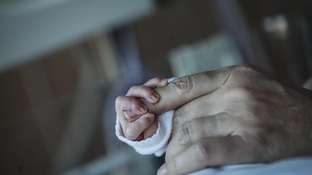 Nova obramba za dojenčke, pred nevarnim virusom jih bodo za&scaron;čitili že v porodni&scaron;nici