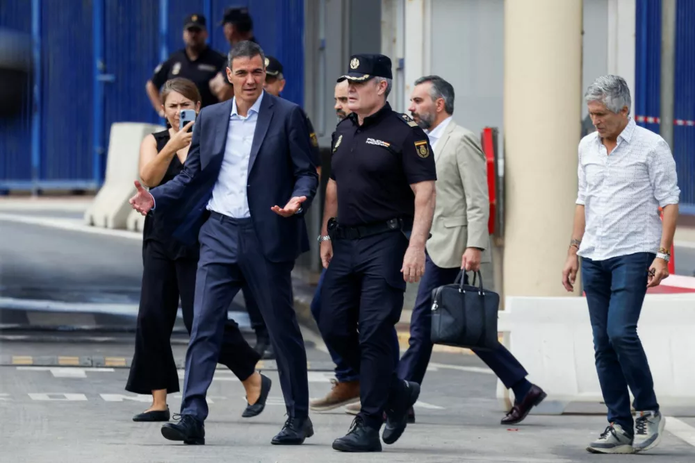 Spanish Prime Minister Pedro Sanchez visits the border area, amid mass crossings of migrants on foot and by sea from Morocco into Spanish territory, in Ceuta, Spain, July 31, 2026. REUTERS/Jon Nazca   TPX IMAGES OF THE DAY