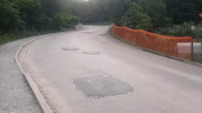 Vijuganje med ja&scaron;ki: nedokončana cesta spravlja voznike ob živce