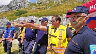 Bovec, Planja.Pozar v naravi na Planji v obcini Bovec.Pozarisce si je ogledal tudi poveljnik Civilne zascite RS Srecko Sestan.Foto: Civilna zascita Severnoprimorske regije