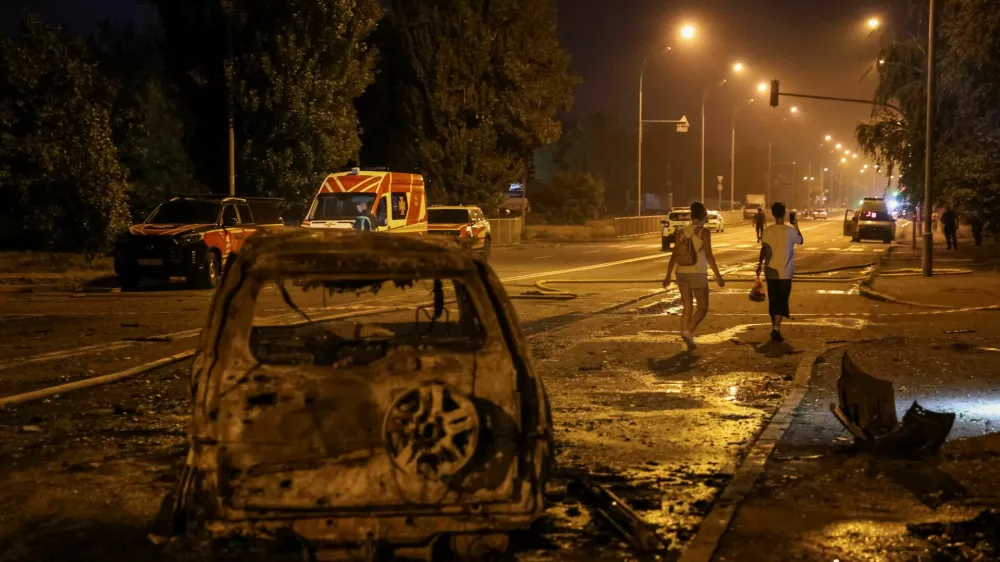 Residents leave the site of a Russian missile strike, amid Russia's attack on Ukraine, in Kyiv region, Ukraine August 1, 2026. REUTERS/Anatolii Stepanov
