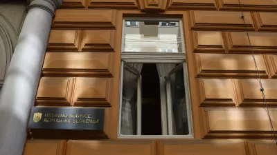 21.5.2026 - Ustavno sodi&scaron;če - vabimo vas na izjavo poslank Svobode Tereze Novak in Lucije Tacer Perlin. Poslanki bosta podprli Darka Nikolovskega, ki bo zaradi vpliva tujih obve&scaron;čevalnih služb, zaradi česar je bila kr&scaron;ena pravica do svobodnih volitev, vložil ustavno pritožbo.zjava poslank in vlagatelja bo danes, 21. 5. 2026, ob 9.00 pred vhodom na sedež Ustavnega sodi&scaron;ča RS (Beethovnova ulica 10).Foto: Luka Cjuha