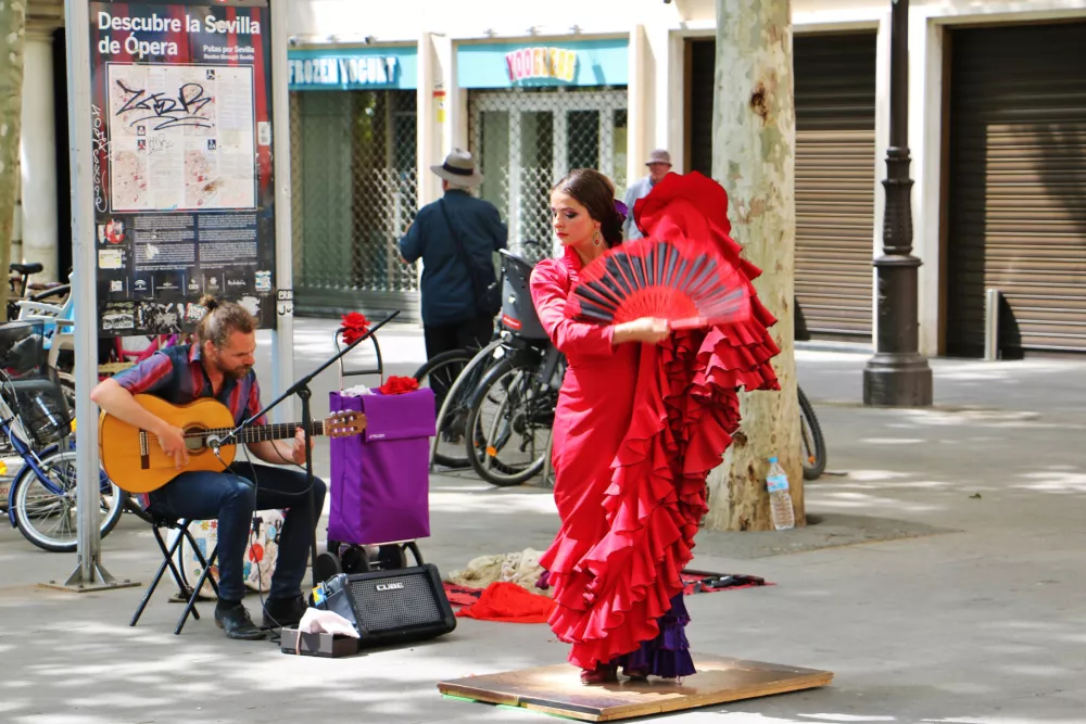 Seville, Spain - May 8th 2018: Street Flamenco Dance in Seville. Flamenco dance is a traditional dance from the Andalucia region in south Spain / Foto: Eminaldo