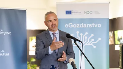 Ljubljana, pred stavbo Zavoda za gozdove Slovenije.Sklepni dogodek projekta eGozdarstvo, na katerem so predstavili kljucne resitve digitalizacije v gozdarstvu, lovstvu in upravljanju z gozdovi.Minister za kmetijstvo Janez Cigler Kralj.