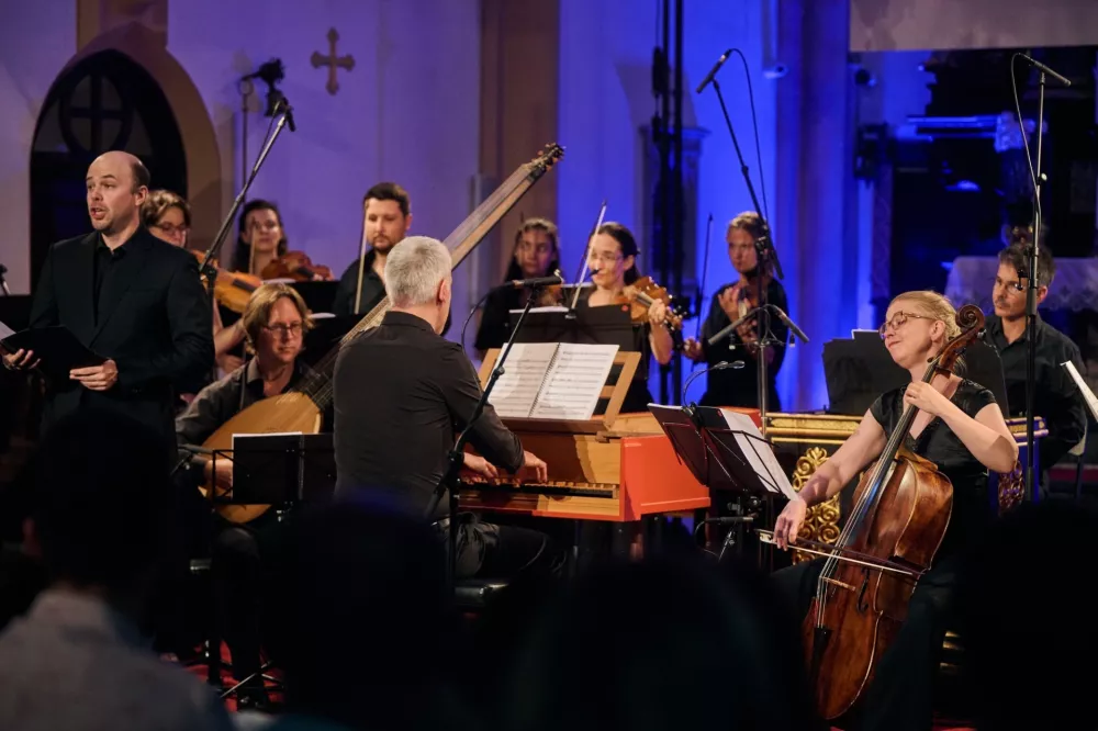 Baročni orkester Festivala Radovljica s solisti pevci bo pod umetni&scaron;kim vodstvom Domna Marinčiča v ponedeljek izvedel oratorij Magdalenino spreobrnenje Giovannija Bononcinija. Foto: Jana Jocif