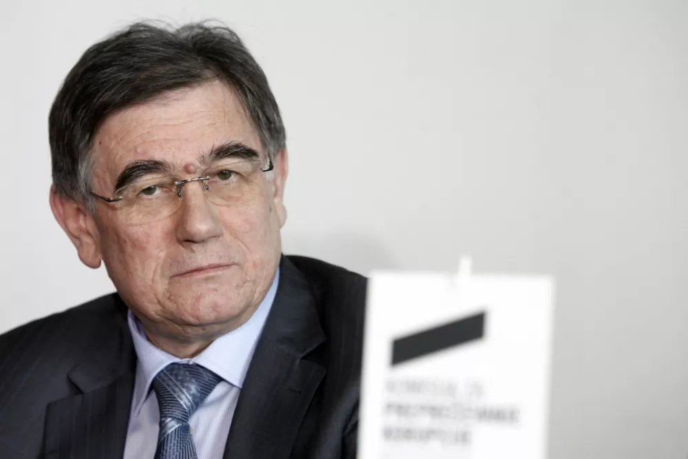 pravnik Rajko Pirnat- Komisija za preprečevanje korupcije (KPK) - okrogla miza z naslovom Upravljanje javnih zadev: med vladavino prava in politično diskrecijo,//FOTO: Luka Cjuha