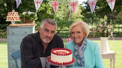 BERKSHIRE, UNITED KINGDOM - SEPTEMBER 25: Great British Bake off judges, Mary Berry and Paul Hollywood take part in a photoshoot as part of the 2016 Sport Relief special. Taken in Berkshire on the 25th September 2015. (Photo by Victoria Dawe/Comic Relief via Getty Images) / Foto: Comic Relief