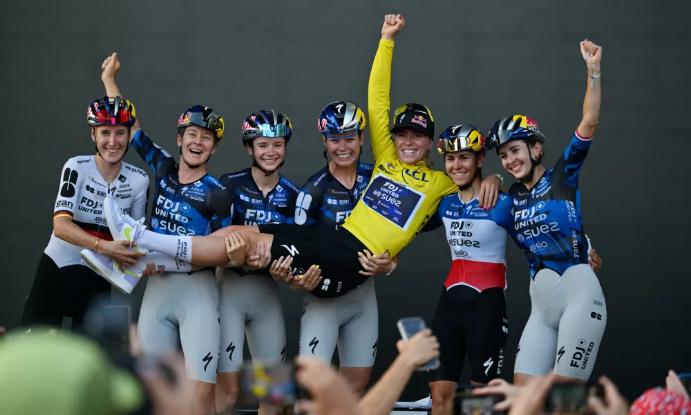 Netherlands' Demi Vollering, centre, celebrates with the team after winning the Women's Tour de France cycling race (Tour de France Femmes) in Nice, France, Sunday, Aug. 9, 2026. (AP Photo/Philippe Magoni)