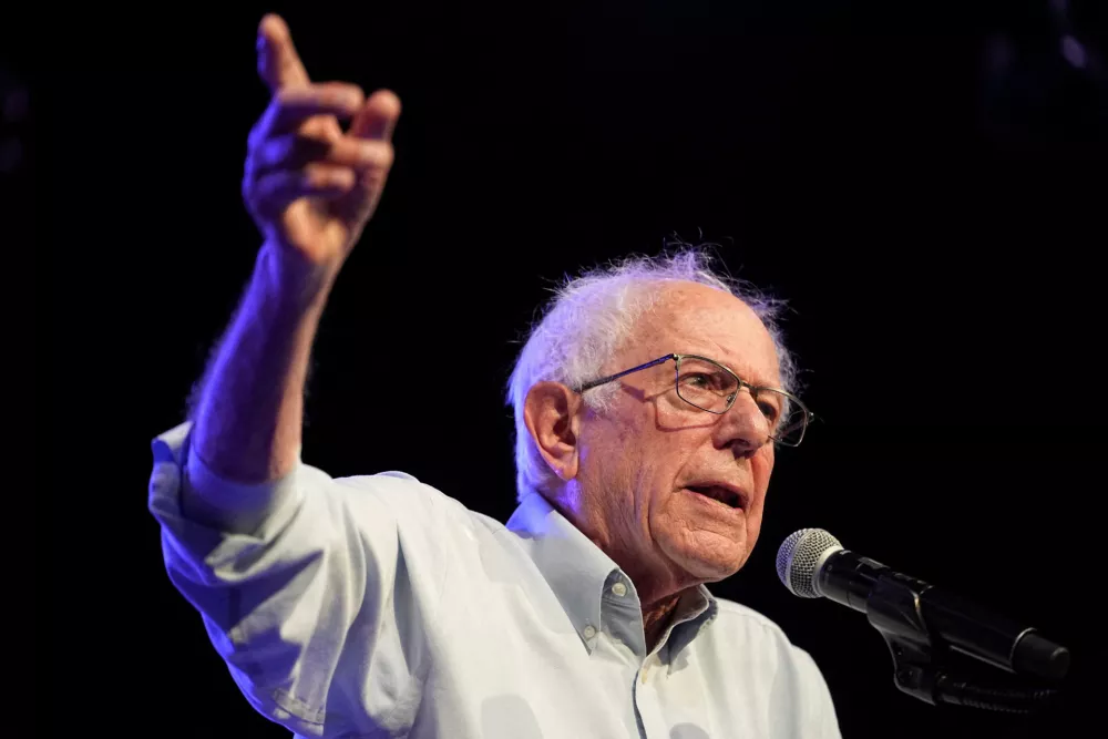 U.S. Senator Bernie Sanders (I&ndash;VT) speaks during a campaign rally for Minnesota Lt. Gov. Peggy Flanagan, who is running against Angie Craig for the Democratic nomination to fill Tina Smith's senate seat, in Minneapolis, Minnesota, U.S., July 20, 2026. REUTERS/Tim Evans / Foto: Tim Evans