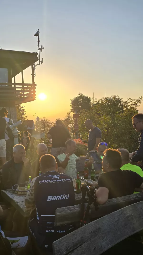 Opazovanje delnega sončnega mrka na Krimu. Foto: Bralec