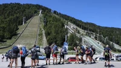 (REPORTAŽA) Po prenovi velikanke &scaron;e poglobitev letalnice