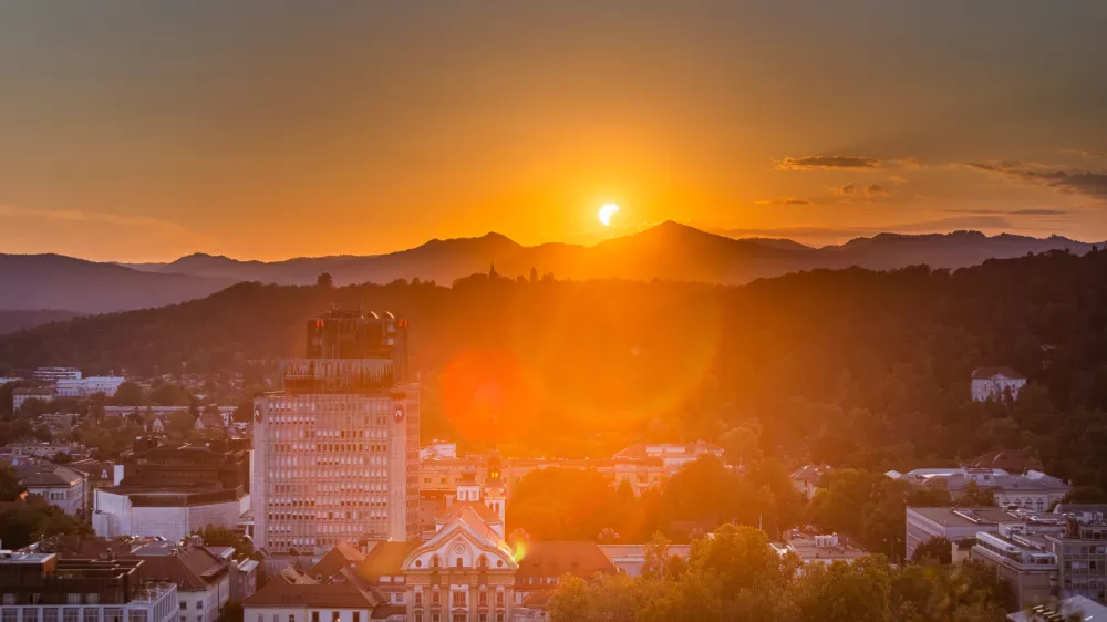 Ljubljana, Grajski gric.Opazovanje Soncevega mrka.