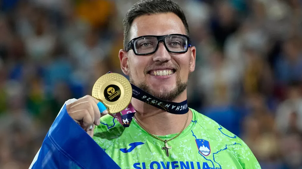 Kristjan Ceh of Slovenia poses after winning the gold medal in the men's discus throw final at the European Athletics Championships in Birmingham, England, Thursday, Aug. 13, 2026. (AP Photo/Matthias Schrader)