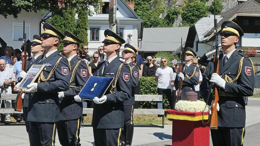 Bohinjska Bela.Pogreb igralke Milene Zupančič / Foto: Tinkara Zupan/sta