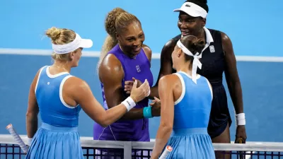 Aug 17, 2026; Mason, OH, USA; Serena Williams and Venus Williams of the United States meet with Peyton Stearns of the United States and Marta Kostyuk of Ukraine, after their doubles match during the Cincinnati Open at Lindner Family Tennis Center. Mandatory Credit: Aaron Doster-Imagn Images   TPX IMAGES OF THE DAY