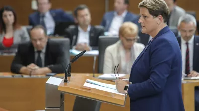 vodja poslanske skupine SDS Jelka Godec- 25.05.2022 &ndash; izredna seja DZ, na kateri bodo glasovali o kandidatu za mandatarja, dr. Robertu Golobu in razrezu delovnih teles DZ/FOTO: Jaka Gasar