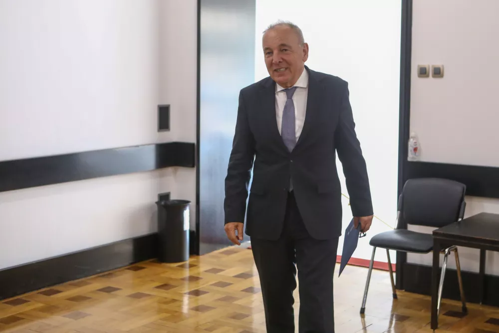 Andrej &Scaron;irceljStrate&scaron;ki svet za gospodarstvo23.7.2026 - konstitutivna seja strate&scaron;kega sveta za gospodarstvo, ki se je bo udeležil tudi predsednik vlade Janez Jan&scaron;a (pred začetkom izjava za medije Jan&scaron;e ter predsednika strate&scaron;kega sveta Marko LotričFoto: Luka Cjuha