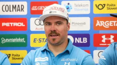 - Miha Hrobat,- 10.11.2025. - Novinarska konferenca slovenske smučarske reprezentance za hitre discipline pred začetkom nove olimpijske sezone.//FOTO: Bojan Velikonja