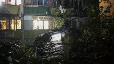 A police officer inspects a site of an apartment building hit by a Russian missile strike, amid Russia's attack on Ukraine, in Kyiv, Ukraine August 20, 2026. REUTERS/Anatolii Stepanov
