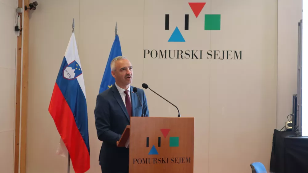 Gornja Radgona, Pomurski sejem.Minister za kmetijstvo Janez Cigler Kralj na razpravi o poti do pravicne prehranske verige.