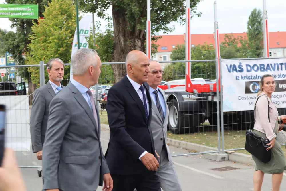 Gornja Radgona, Pomurski sejem.Minister za kmetijstvo Janez Cigler Kralj, predsednik vlade Janez Jansa in predsednik uprave Pomurskega sejma Janez Erjavec na sejmu Agra.