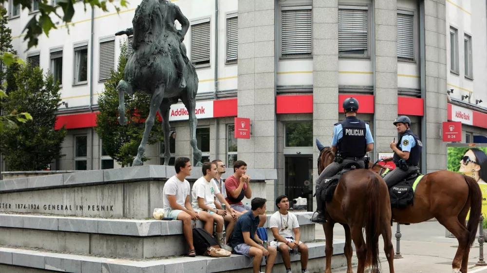 26.07.2023 - simbolična fotografijaspomenik Rudolfu Maistru, policija, konjenikiFoto: Tomaž Skale