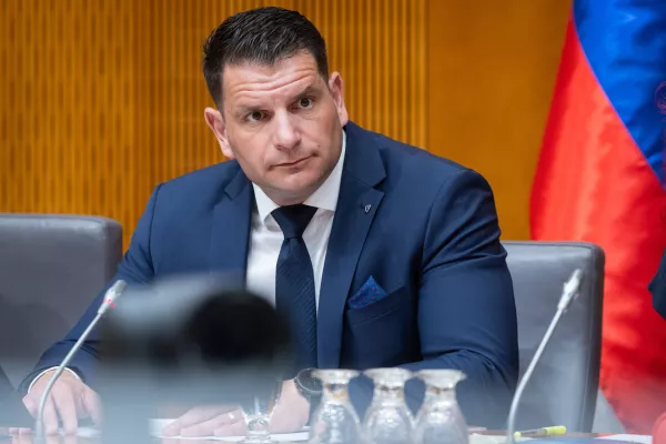 Ljubljana, DZSeja kolegija predsednika DZ o sklicu izredne seje DZ, na kateri bi na zahtevo opozicije znova poskusili z odreditvijo parlamentarnih preiskav o Black Cube in obvodnem financiranju politicnih strank.Predsednik DZ Zoran Stevanovic.