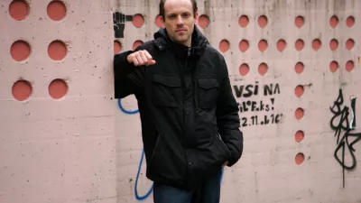 Aljo&scaron;a Kravanja, filozof in mladi raziskovalec na In&scaron;titutu za kriminologijo pri Pravni fakulteti UL, prevajalec Deleuzovega dela Nietzsche in filozofija/FOTO: Bojan Velikonja OPOMBA: ZA OBJAVO V PRILOGI &ndash; DNEVNIKOV OBJEKTIV - INTERVJU 2011