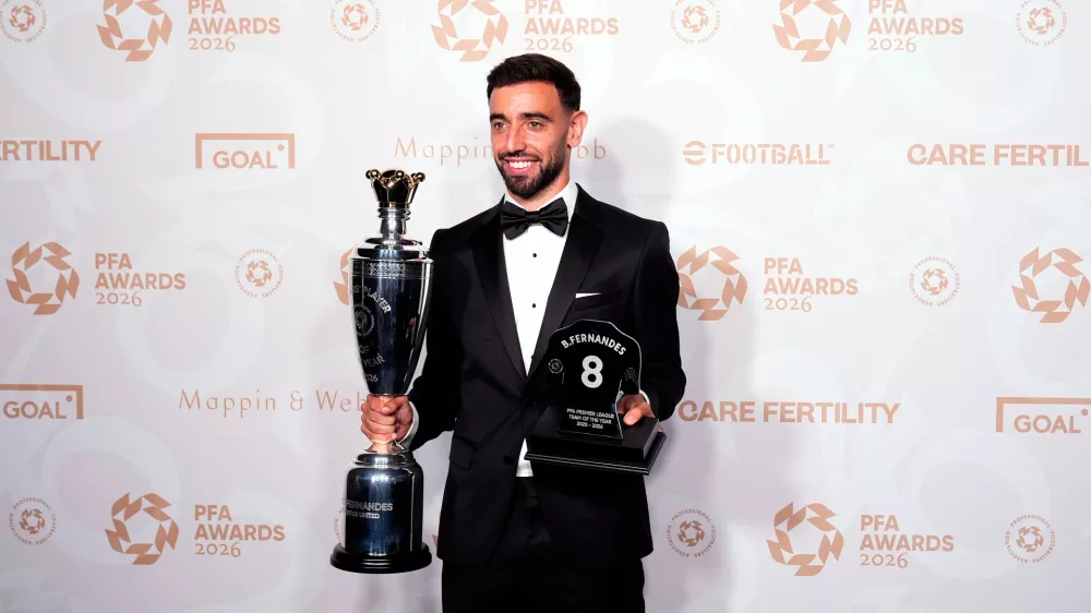 Bruno Fernandes with his PFA players player of the year award during the PFA Awards 2026 at Manchester Opera House, Manchester, England, Tuesday Aug. 25, 2026. (Peter Byrne/PA via AP)