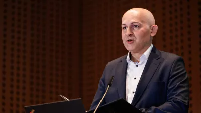 Brdo pri Kranju, Kongresni center Brdo.Konferenca ravnateljic in ravnateljev vzgojno-izobrazevalnih zavodov v RS z naslovom Vzgojno delovanje za kakovostno vzgojo in izobrazevanje.Minister za izobrazevanje, znanost in mladino Borut Roncevic.